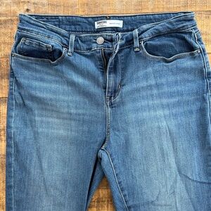 Women’s Signature Levi Strauss - Super stretch
Mid-rise Skinny 14 long W33 L32